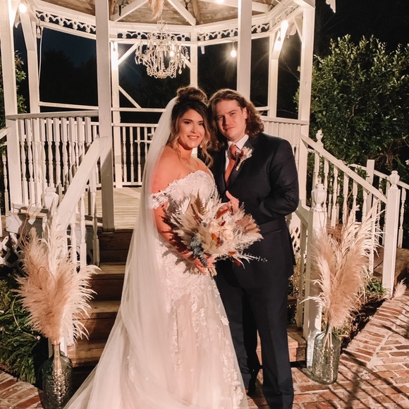 Essence of Australia D3044 Wedding Dress and Veil - Picture 2 of 10